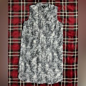 Massimo Shift Dress Gray Snake Print Sleeveless Button Down Blouse